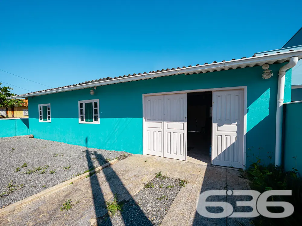 OPORTUNIDADE DE CASA À VENDA PRÓXIMA DA PRAIA EM B
