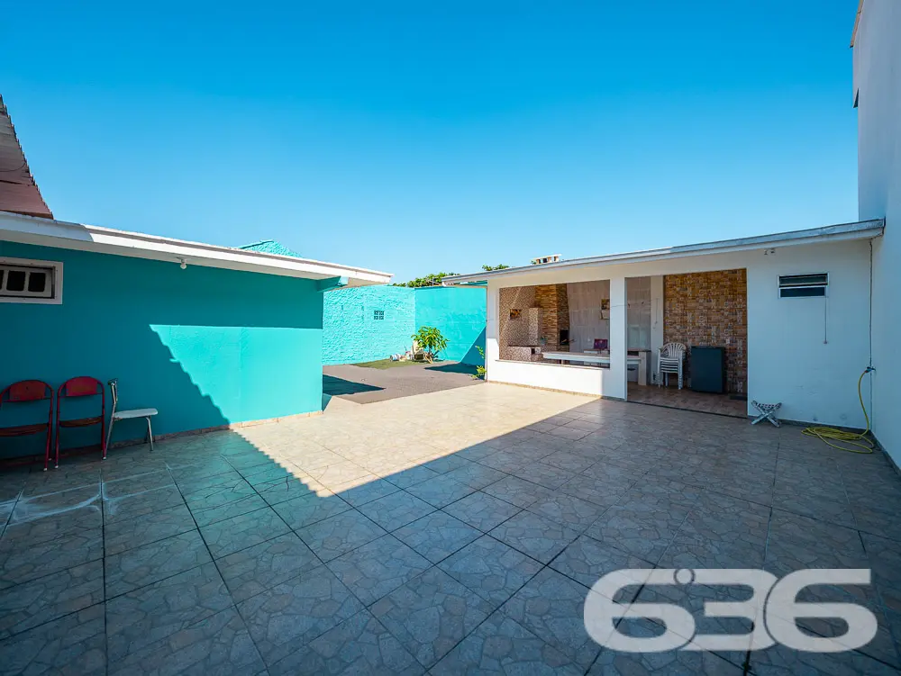 OPORTUNIDADE DE CASA À VENDA PRÓXIMA DA PRAIA EM B
