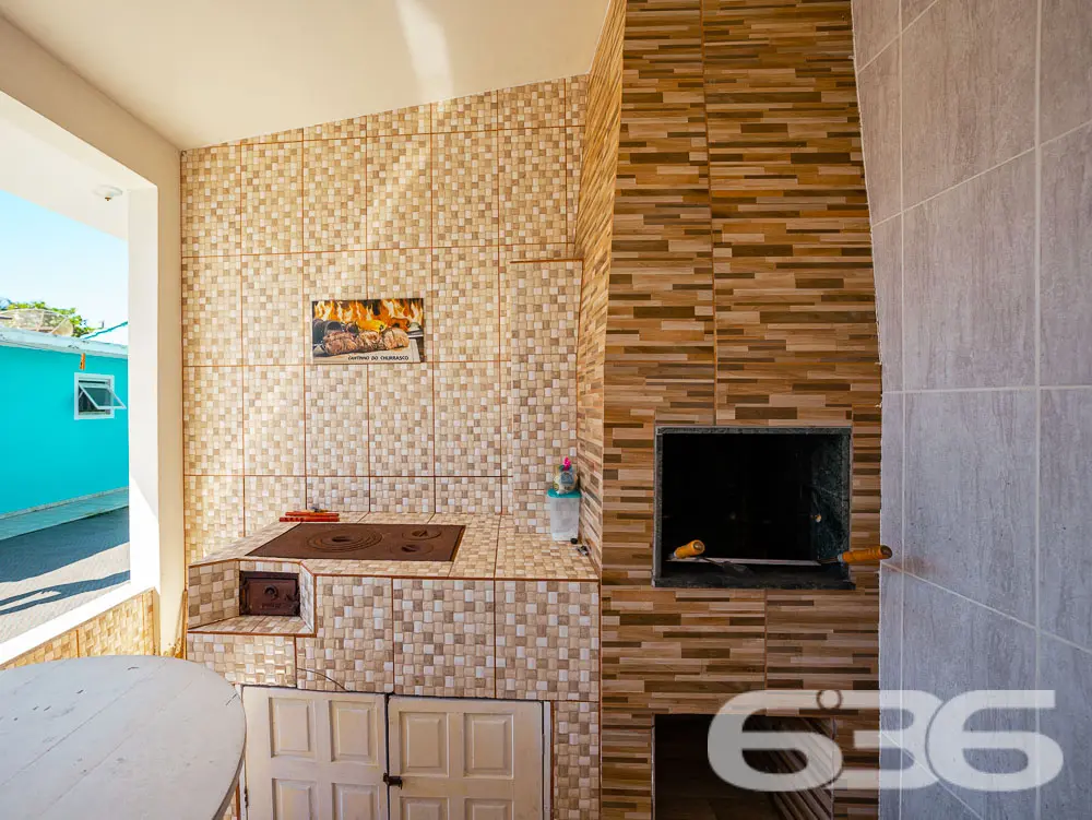 OPORTUNIDADE DE CASA À VENDA PRÓXIMA DA PRAIA EM B