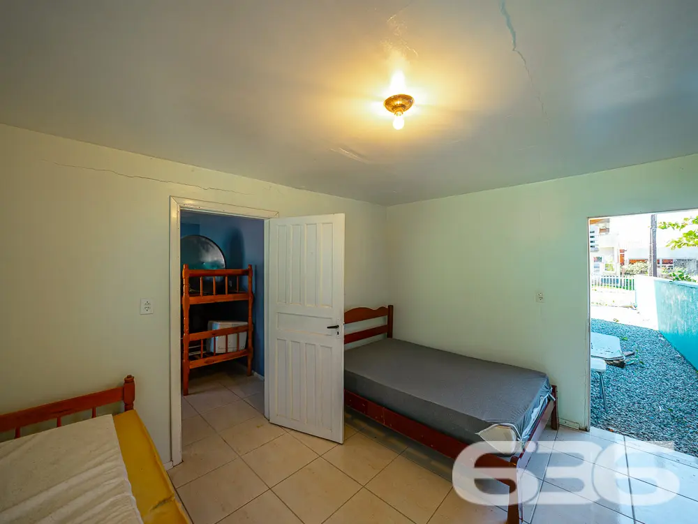 OPORTUNIDADE DE CASA À VENDA PRÓXIMA DA PRAIA EM B