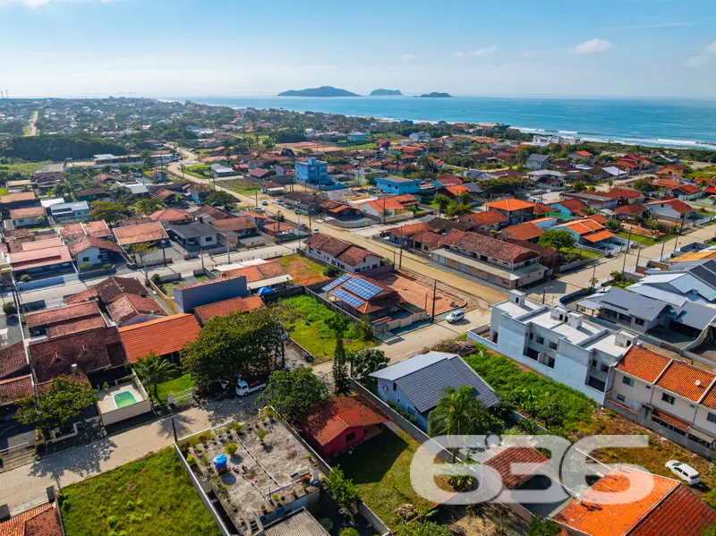 Residência térrea charmosa, com edícula e espaço d