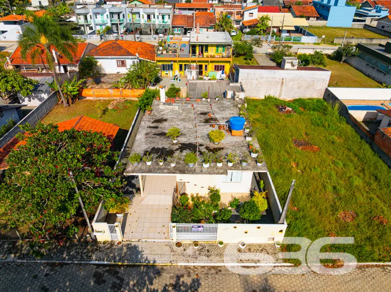 Residência térrea charmosa, com edícula e espaço d