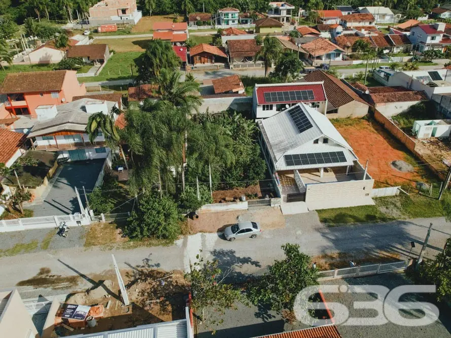 TERRENO À VENDA A POUCOS METROS DA LAGOA MARIA FER