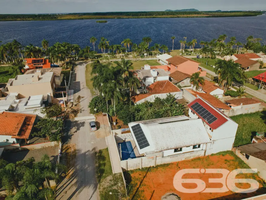 TERRENO À VENDA A POUCOS METROS DA LAGOA MARIA FER