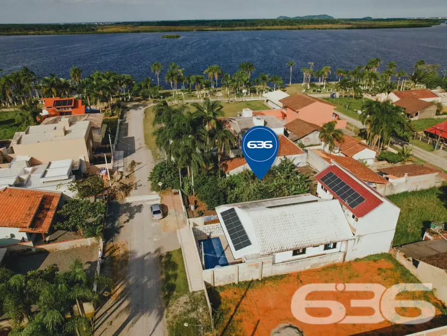 TERRENO À VENDA A POUCOS METROS DA LAGOA MARIA FER