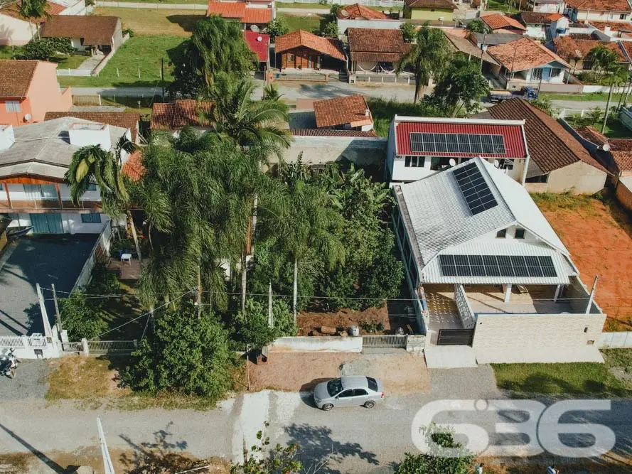 TERRENO À VENDA A POUCOS METROS DA LAGOA MARIA FER