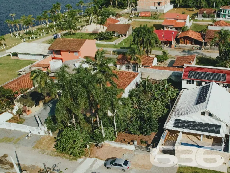 TERRENO À VENDA A POUCOS METROS DA LAGOA MARIA FER