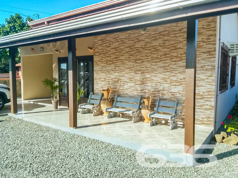 Casa térrea à venda no bairro Pinheiros em Balneár
