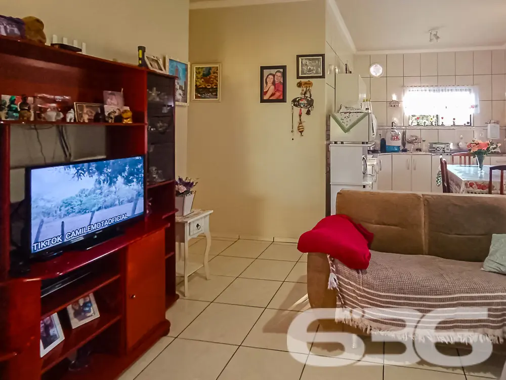 CASA COM 3 QUARTOS A POUCOS PASSOS DA LAGOA
Imagi