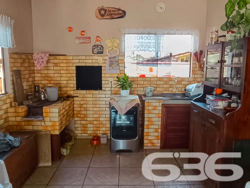 CASA COM 3 QUARTOS A POUCOS PASSOS DA LAGOA
Imagi