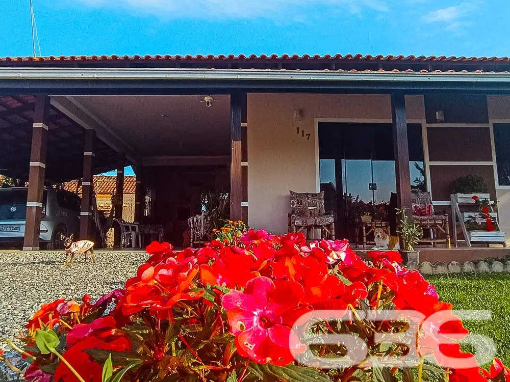 CASA COM 3 QUARTOS A POUCOS PASSOS DA LAGOA
Imagi