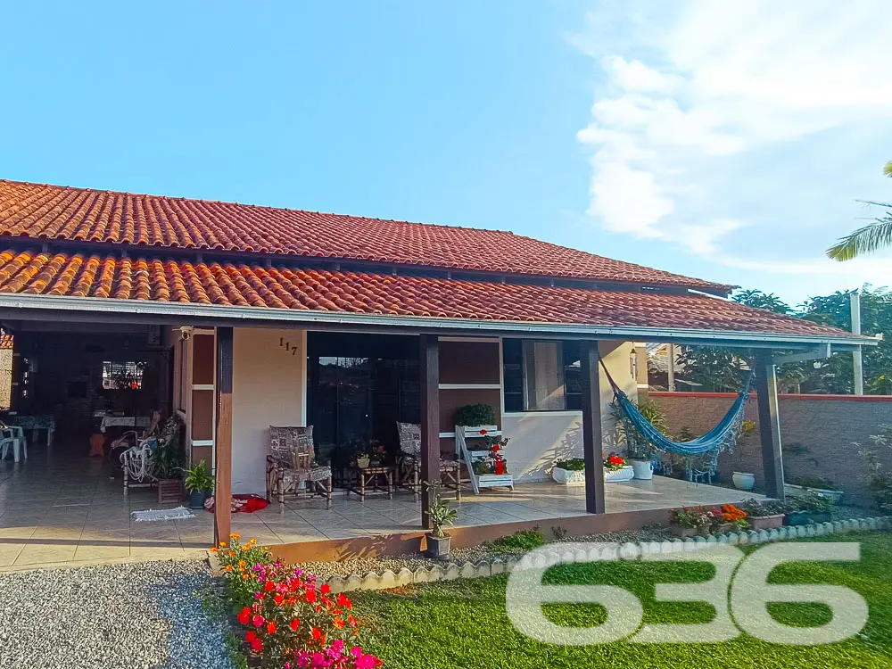 CASA COM 3 QUARTOS A POUCOS PASSOS DA LAGOA
Imagi