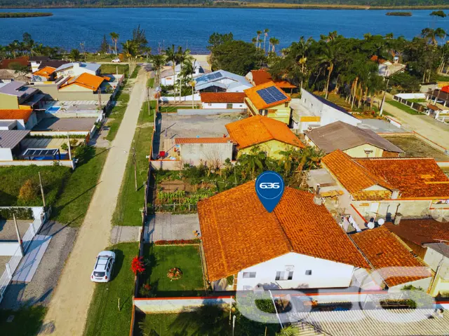 CASA COM 3 QUARTOS A POUCOS PASSOS DA LAGOA
Imagi
