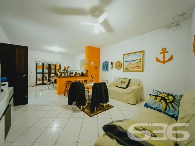 RESIDÊNCIA À VENDA EM BALNEÁRIO BARRA DO SUL, SANT