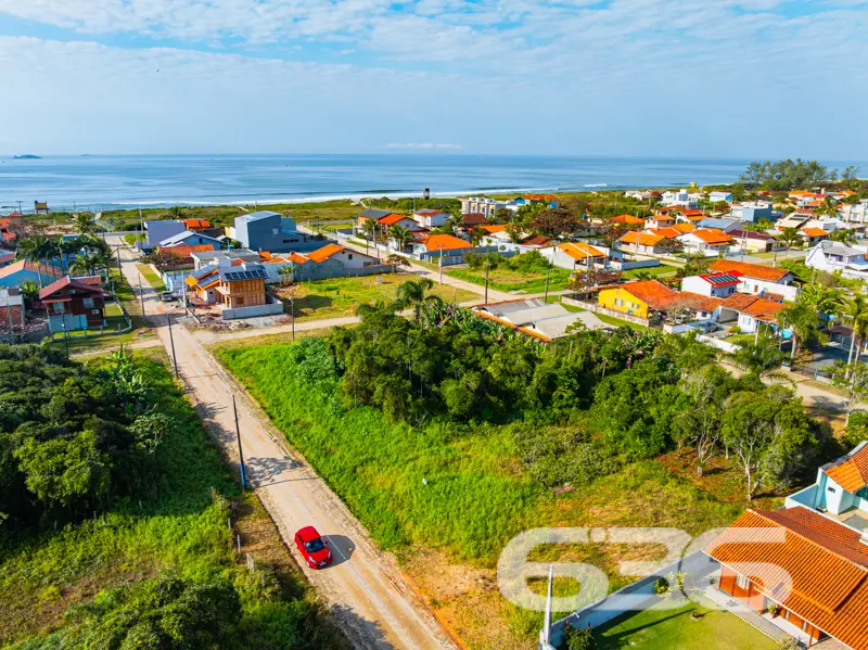Terreno plano a 170 metros do mar no bairro Salina
