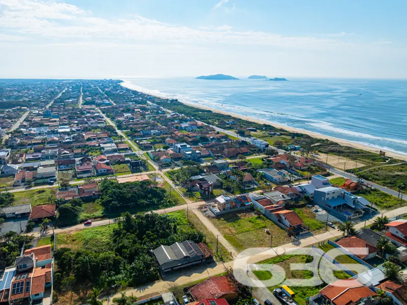 Terreno plano a 170 metros do mar no bairro Salina