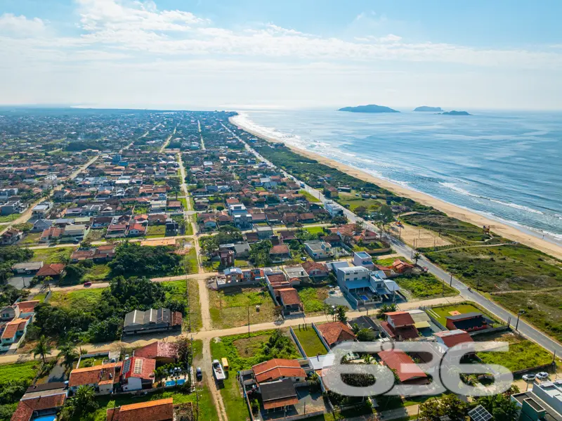 Terreno plano a 170 metros do mar no bairro Salina