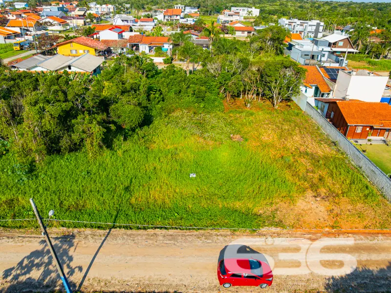 Terreno plano a 170 metros do mar no bairro Salina