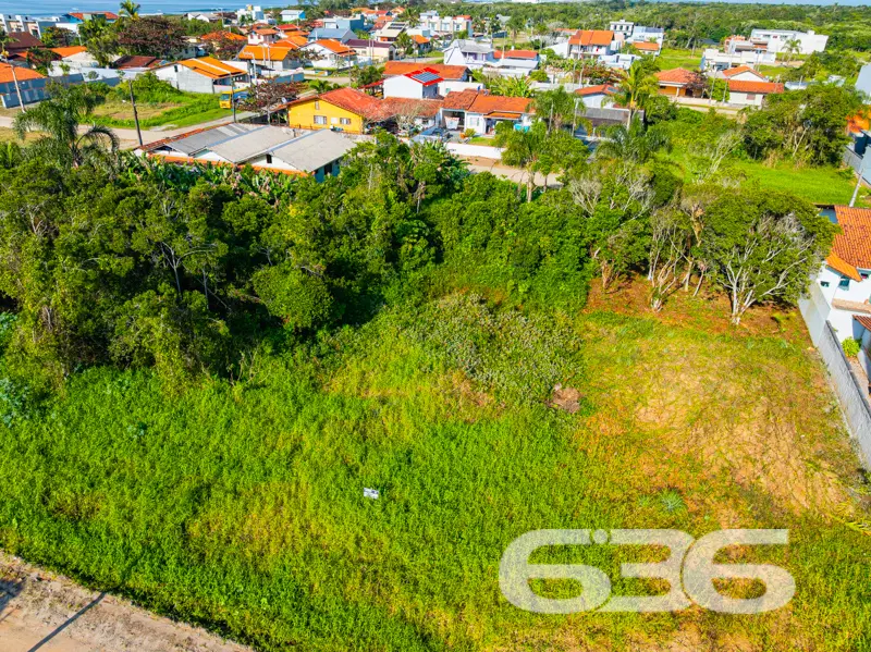 Terreno plano a 170 metros do mar no bairro Salina