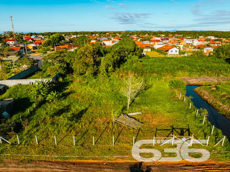 Terreno à venda no bairro Salinas, em Balneário Ba