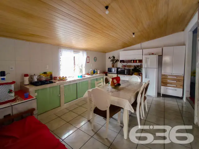 DUAS CASAS EM TERRENO NO BAIRRO SALINAS - BALNEÁRI