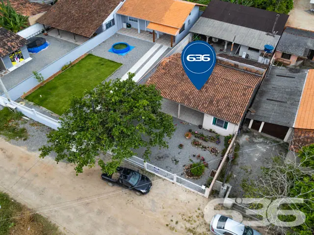 DUAS CASAS EM TERRENO NO BAIRRO SALINAS - BALNEÁRI
