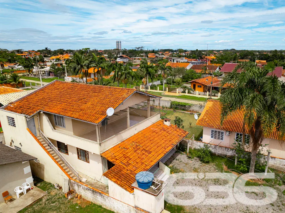 SOBRADO AMPLO NO BAIRRO SALINAS, PERFEITO PARA INV