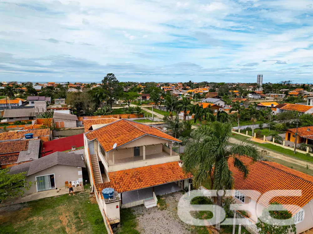 SOBRADO AMPLO NO BAIRRO SALINAS, PERFEITO PARA INV