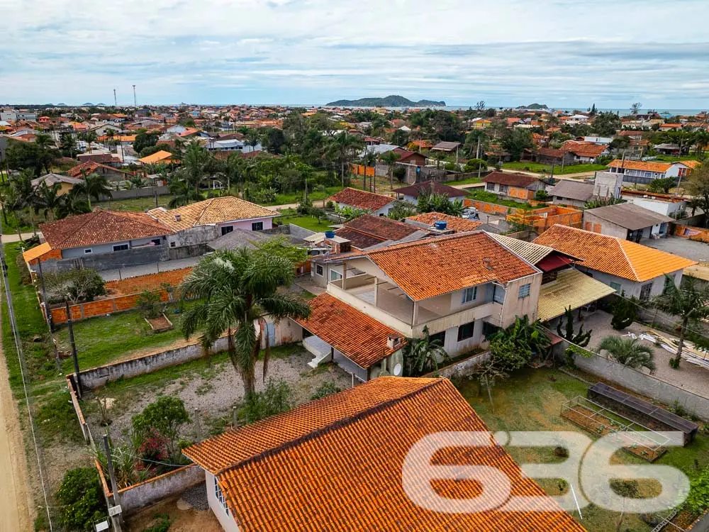 SOBRADO AMPLO NO BAIRRO SALINAS, PERFEITO PARA INV