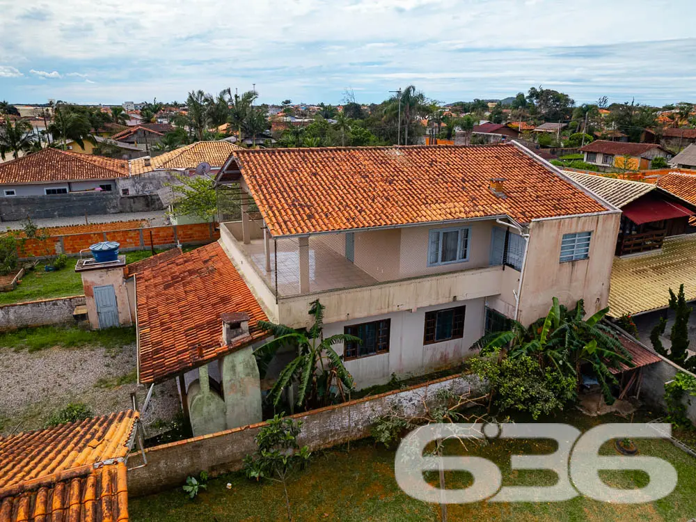 SOBRADO AMPLO NO BAIRRO SALINAS, PERFEITO PARA INV