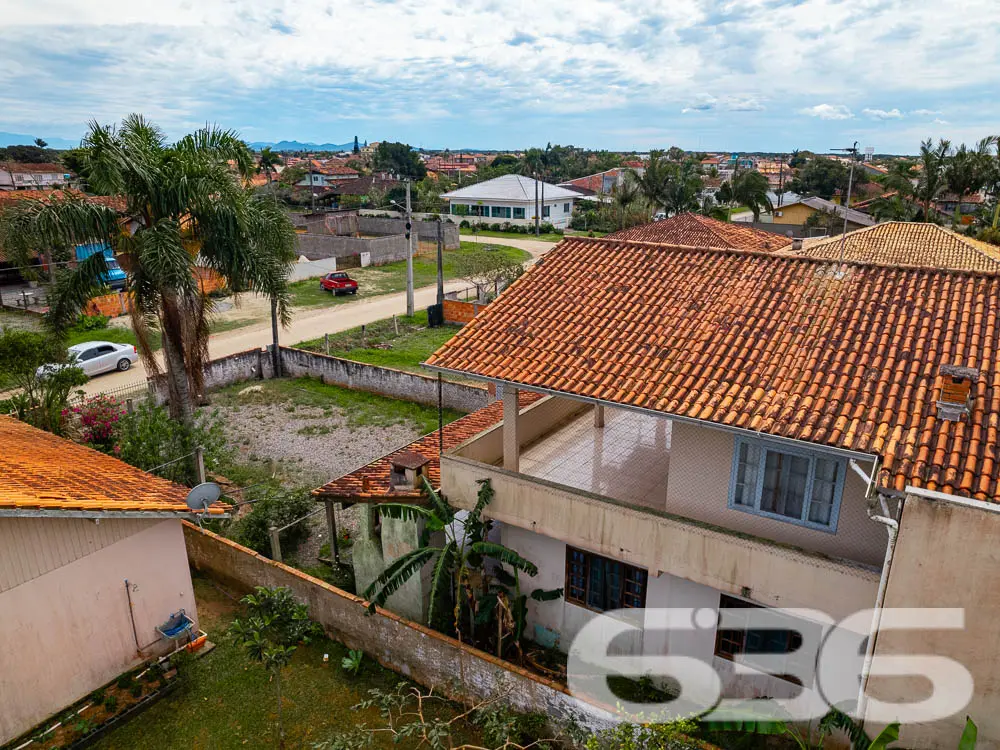 SOBRADO AMPLO NO BAIRRO SALINAS, PERFEITO PARA INV