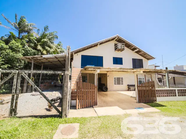 BELÍSSIMA RESIDÊNCIA COM 2 SUÍTE E MAIS 3 QUARTOS