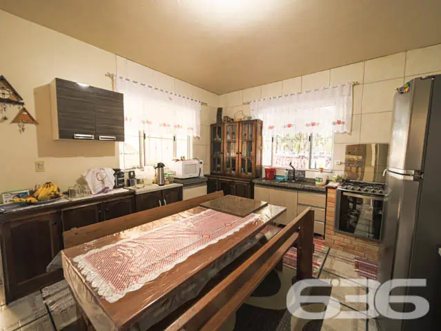 BELÍSSIMA RESIDÊNCIA COM 2 SUÍTE E MAIS 3 QUARTOS