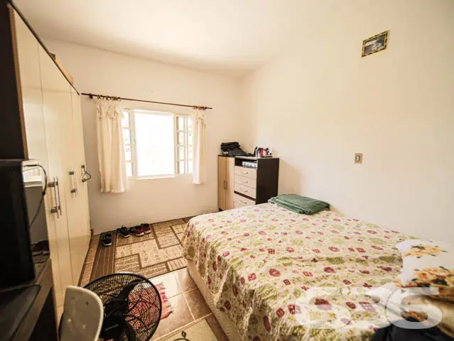 BELÍSSIMA RESIDÊNCIA COM 2 SUÍTE E MAIS 3 QUARTOS