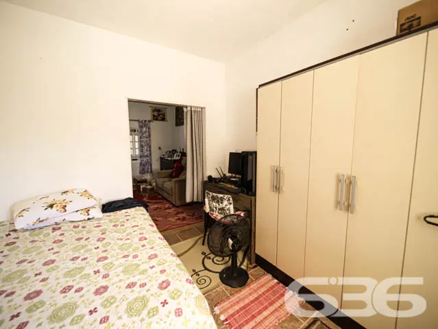 BELÍSSIMA RESIDÊNCIA COM 2 SUÍTE E MAIS 3 QUARTOS