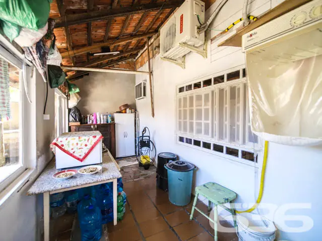 BELÍSSIMA RESIDÊNCIA COM 2 SUÍTE E MAIS 3 QUARTOS