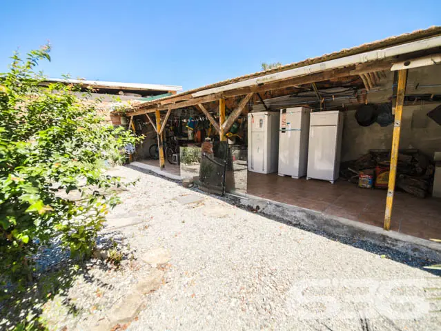 BELÍSSIMA RESIDÊNCIA COM 2 SUÍTE E MAIS 3 QUARTOS