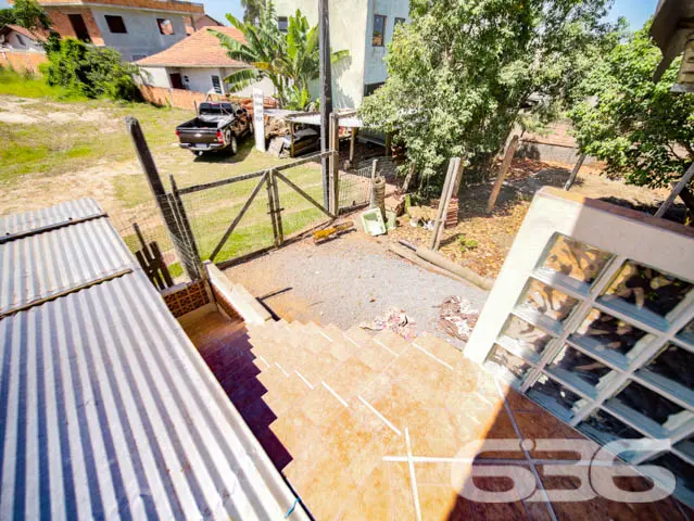 BELÍSSIMA RESIDÊNCIA COM 2 SUÍTE E MAIS 3 QUARTOS