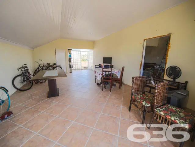 BELÍSSIMA RESIDÊNCIA COM 2 SUÍTE E MAIS 3 QUARTOS