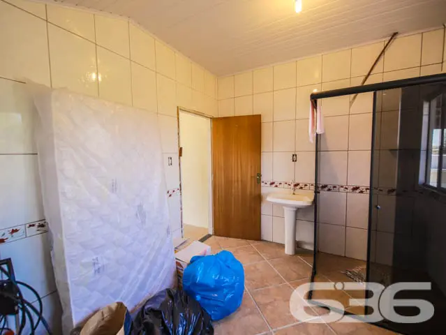 BELÍSSIMA RESIDÊNCIA COM 2 SUÍTE E MAIS 3 QUARTOS