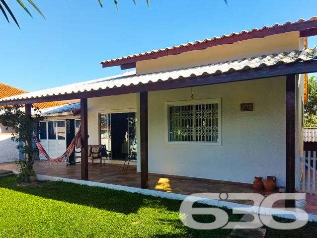 EXCELENTE CASA PERTO DA PRAIA EM BALNEÁRIO BARRA D