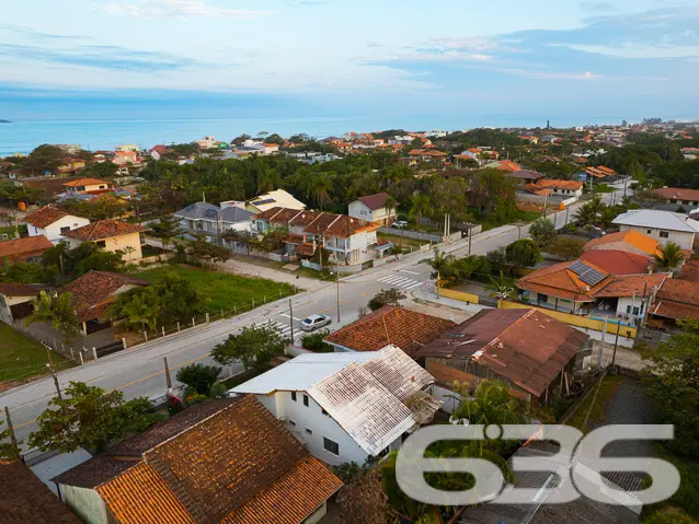 EXCELENTE CASA PERTO DA PRAIA EM BALNEÁRIO BARRA D