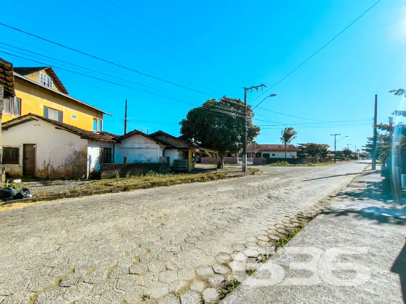 Uma esquina histórica com múltiplas possibilidades