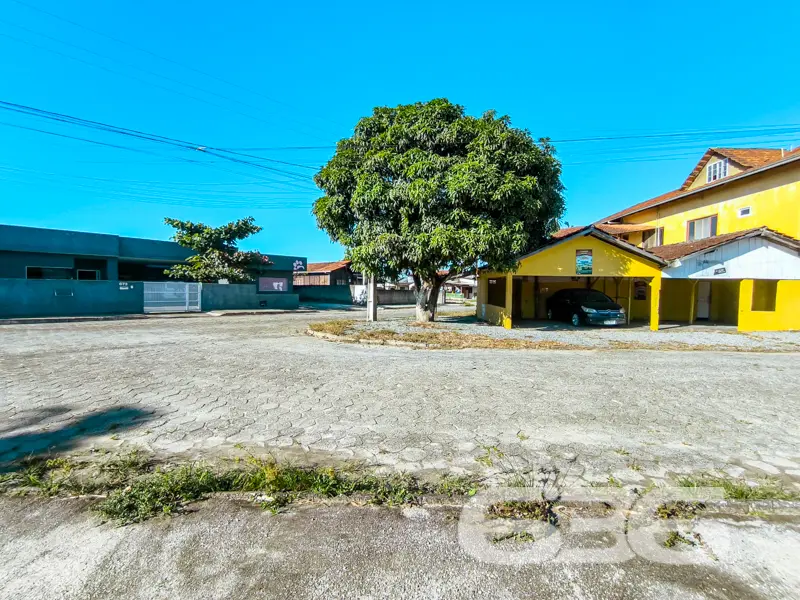Uma esquina histórica com múltiplas possibilidades