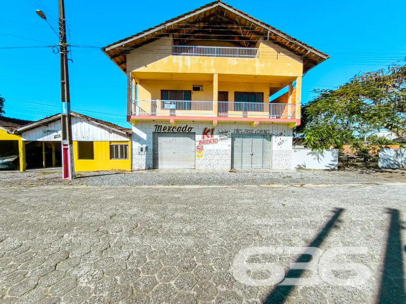 Uma esquina histórica com múltiplas possibilidades