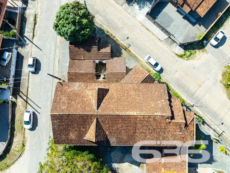 Uma esquina histórica com múltiplas possibilidades