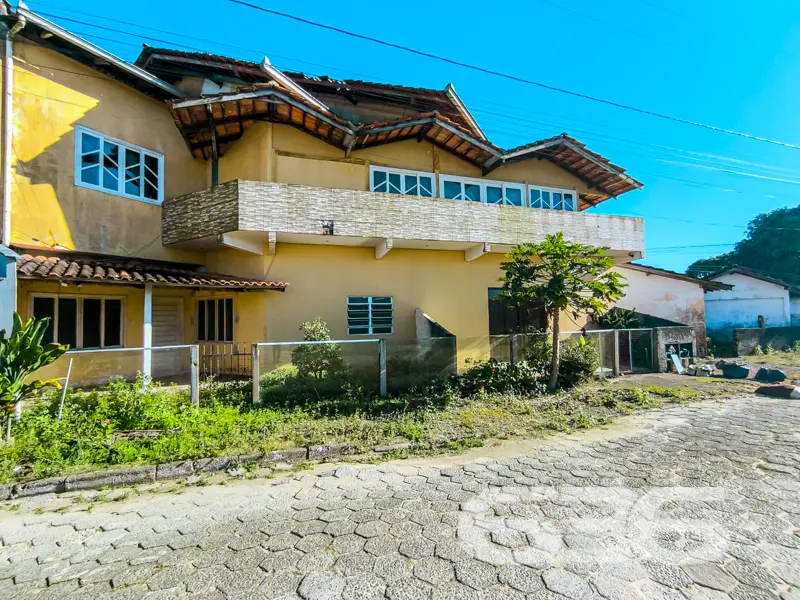 Uma esquina histórica com múltiplas possibilidades