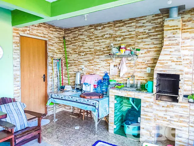 VENDE-SE SOBRADO COM 4 QUARTOS NO BAIRRO COSTEIRA
