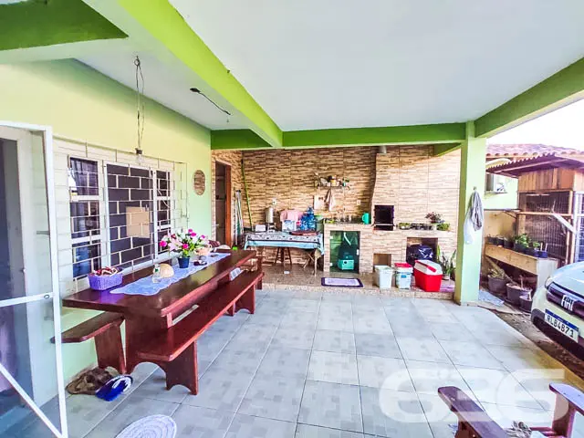 VENDE-SE SOBRADO COM 4 QUARTOS NO BAIRRO COSTEIRA