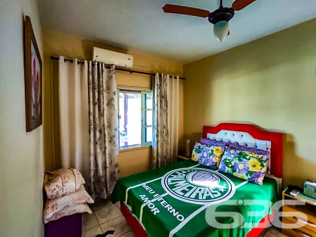 VENDE-SE SOBRADO COM 4 QUARTOS NO BAIRRO COSTEIRA